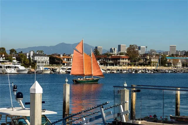 $18,250,000 | 704 Via Lido Nord, Newport Beach, CA 92663