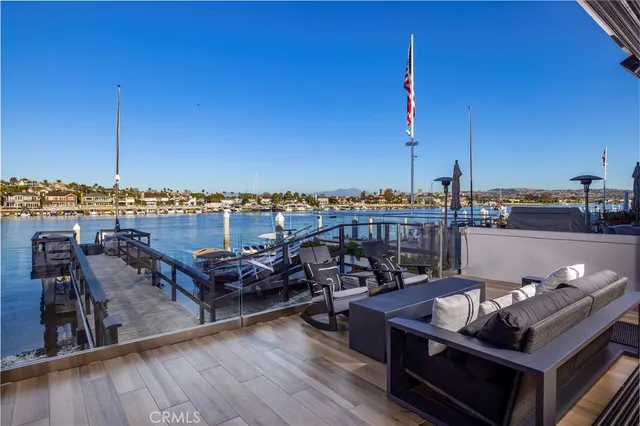 $18,250,000 | 704 Via Lido Nord, Newport Beach, CA 92663