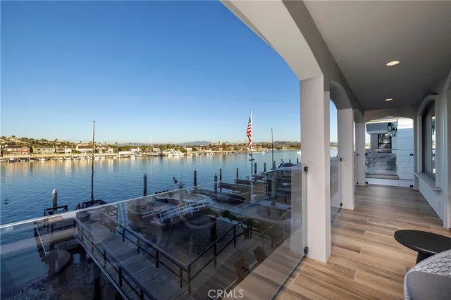 $18,250,000 | 704 Via Lido Nord, Newport Beach, CA 92663