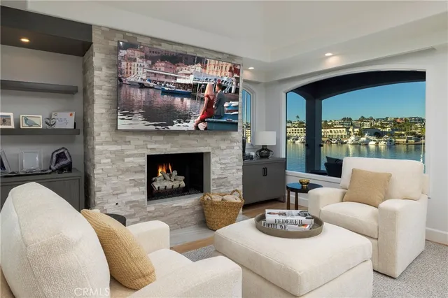 $18,250,000 | 704 Via Lido Nord, Newport Beach, CA 92663