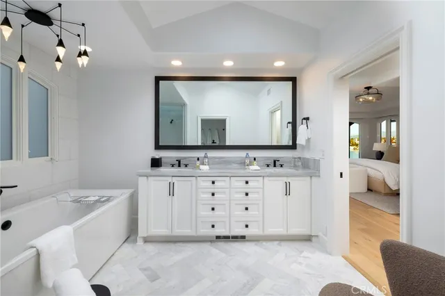 $18,250,000 | 704 Via Lido Nord, Newport Beach, CA 92663