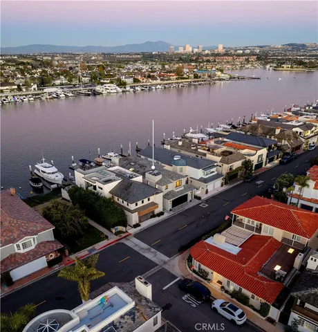 $18,250,000 | 704 Via Lido Nord, Newport Beach, CA 92663