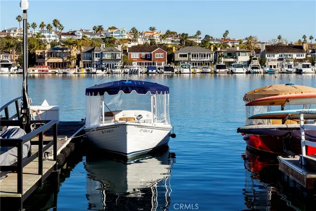 $18,250,000 | 704 Via Lido Nord, Newport Beach, CA 92663