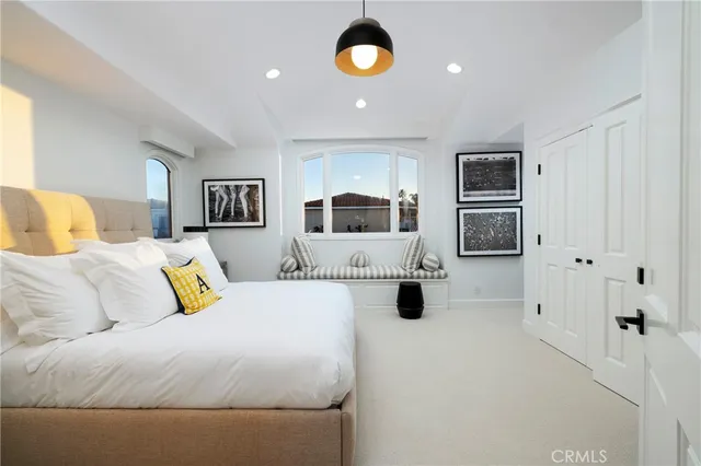 $18,250,000 | 704 Via Lido Nord, Newport Beach, CA 92663