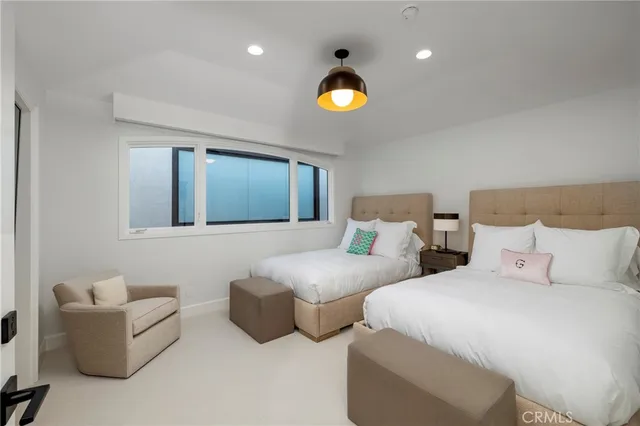 $18,250,000 | 704 Via Lido Nord, Newport Beach, CA 92663