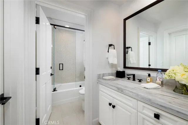 $18,250,000 | 704 Via Lido Nord, Newport Beach, CA 92663