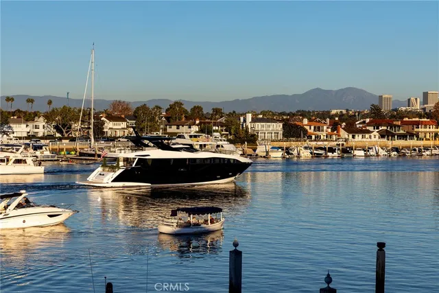 $18,250,000 | 704 Via Lido Nord, Newport Beach, CA 92663