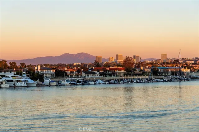 $18,250,000 | 704 Via Lido Nord, Newport Beach, CA 92663