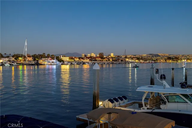 $18,250,000 | 704 Via Lido Nord, Newport Beach, CA 92663