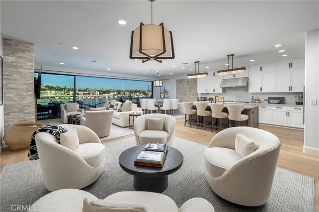 $18,250,000 | 704 Via Lido Nord, Newport Beach, CA 92663