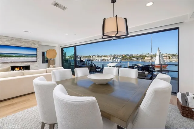 $18,250,000 | 704 Via Lido Nord, Newport Beach, CA 92663