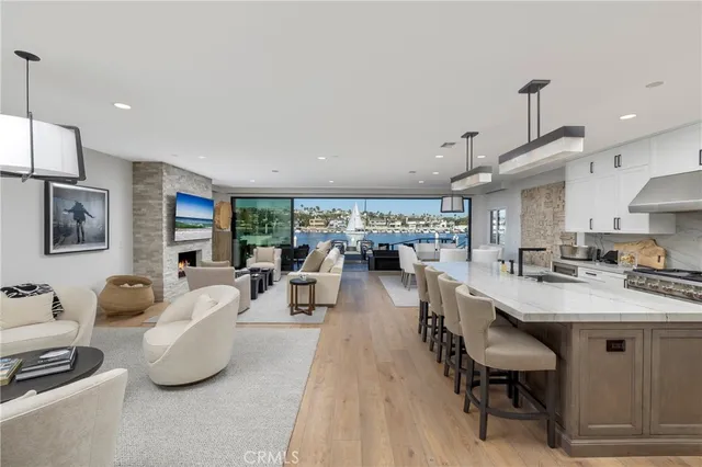 $18,250,000 | 704 Via Lido Nord, Newport Beach, CA 92663