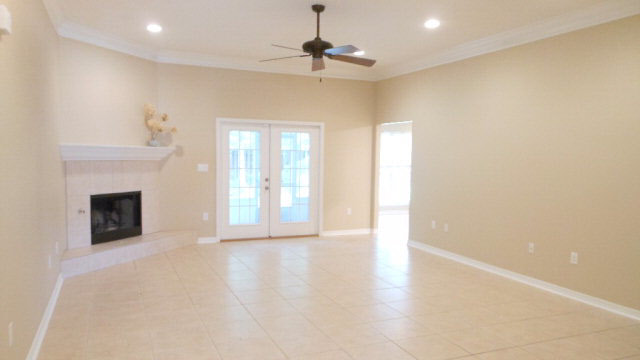7226 Raintree Lane Gulf Shores, AL 36542 - Photo 3 of 14 Large Living Area