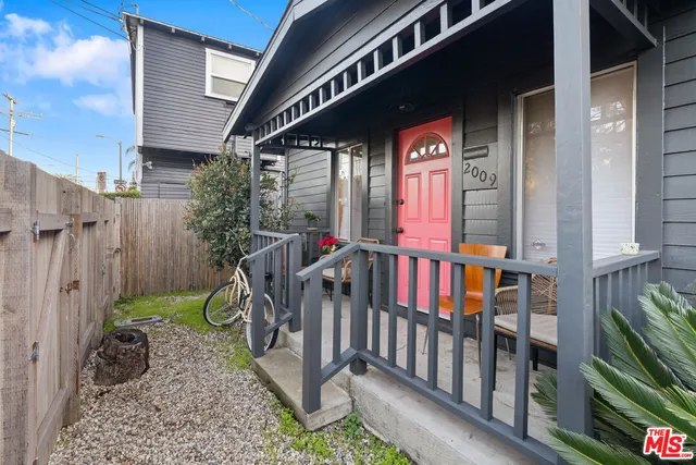 a view of a pathway of a house