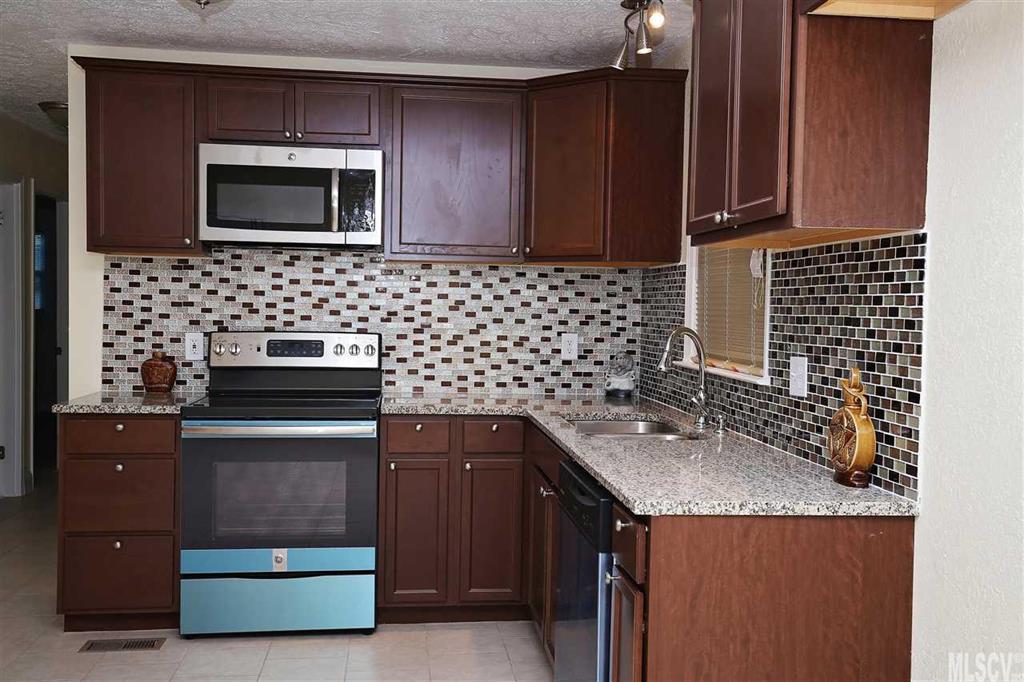 1901 Robinson Road Newton, NC 28658 - Photo 3 of 23 Gallery Image 3