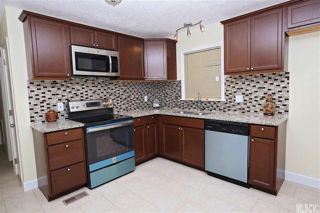 1901 Robinson Road Newton, NC 28658 - Photo 4 of 23 Gallery Image 4