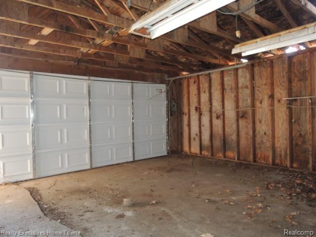 10611 Fisher Road Yale, MI 48097 - Photo 6 of 21 Case # 261-954377 Garage Interior.jpg