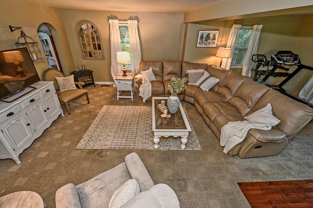 140 Logan Road Gibsonia, PA 15044 - Photo 4 of 21 Gallery Image 4