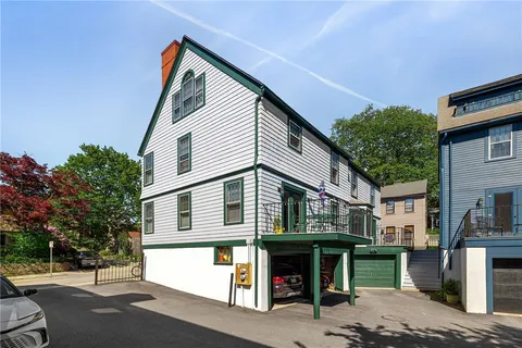 $2,975 | 93 Mill Street, Unit B, Newport, RI 02840
