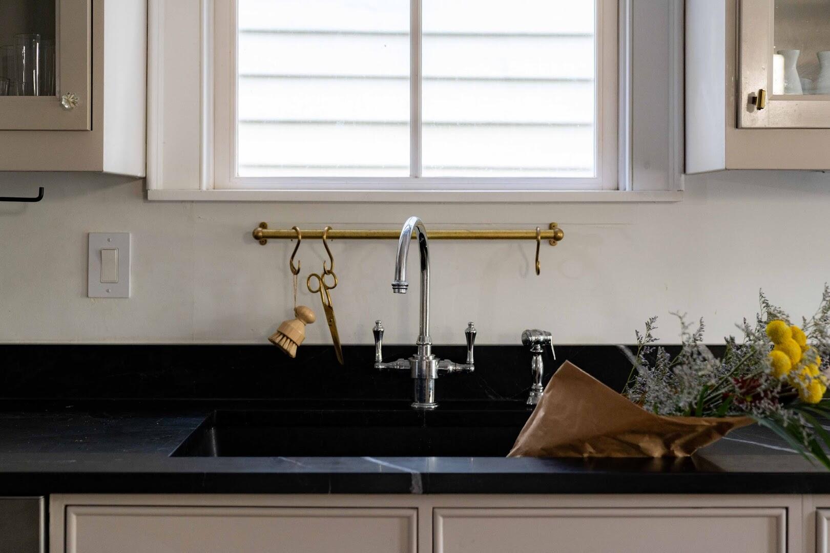 559 Rutledge Avenue Charleston, SC 29403 - Photo 8 of 35 559Rutledge_NickCannPhoto-35