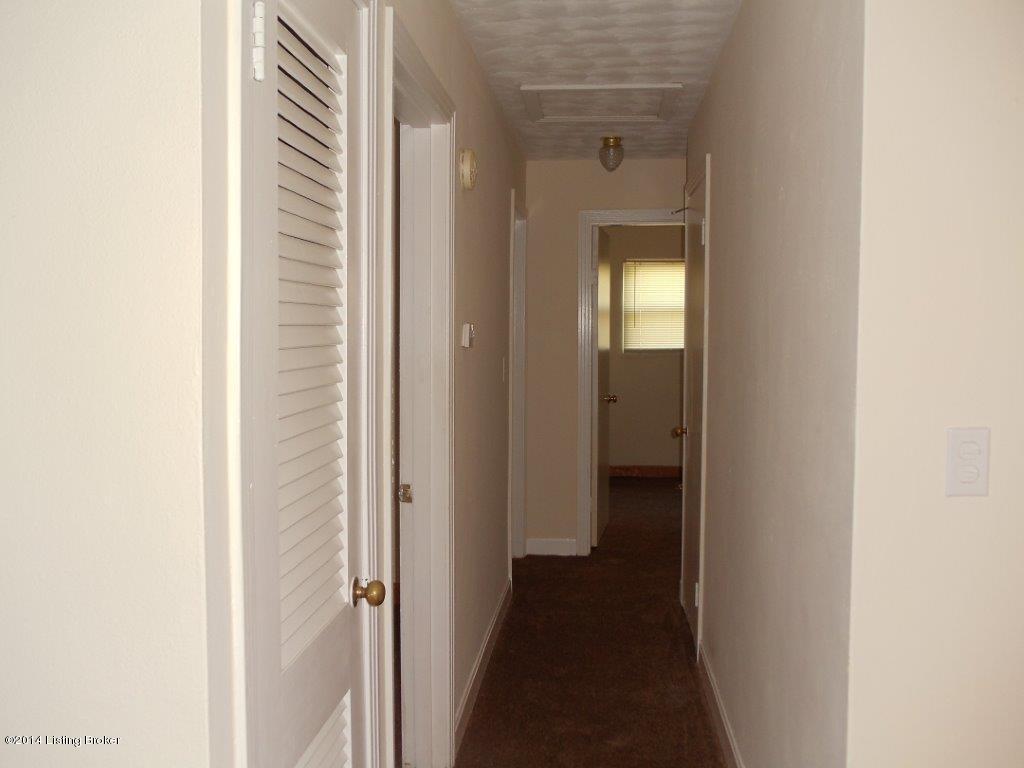 4702 Palma Road Louisville, KY 40272 - Photo 9 of 16 Palma hallway