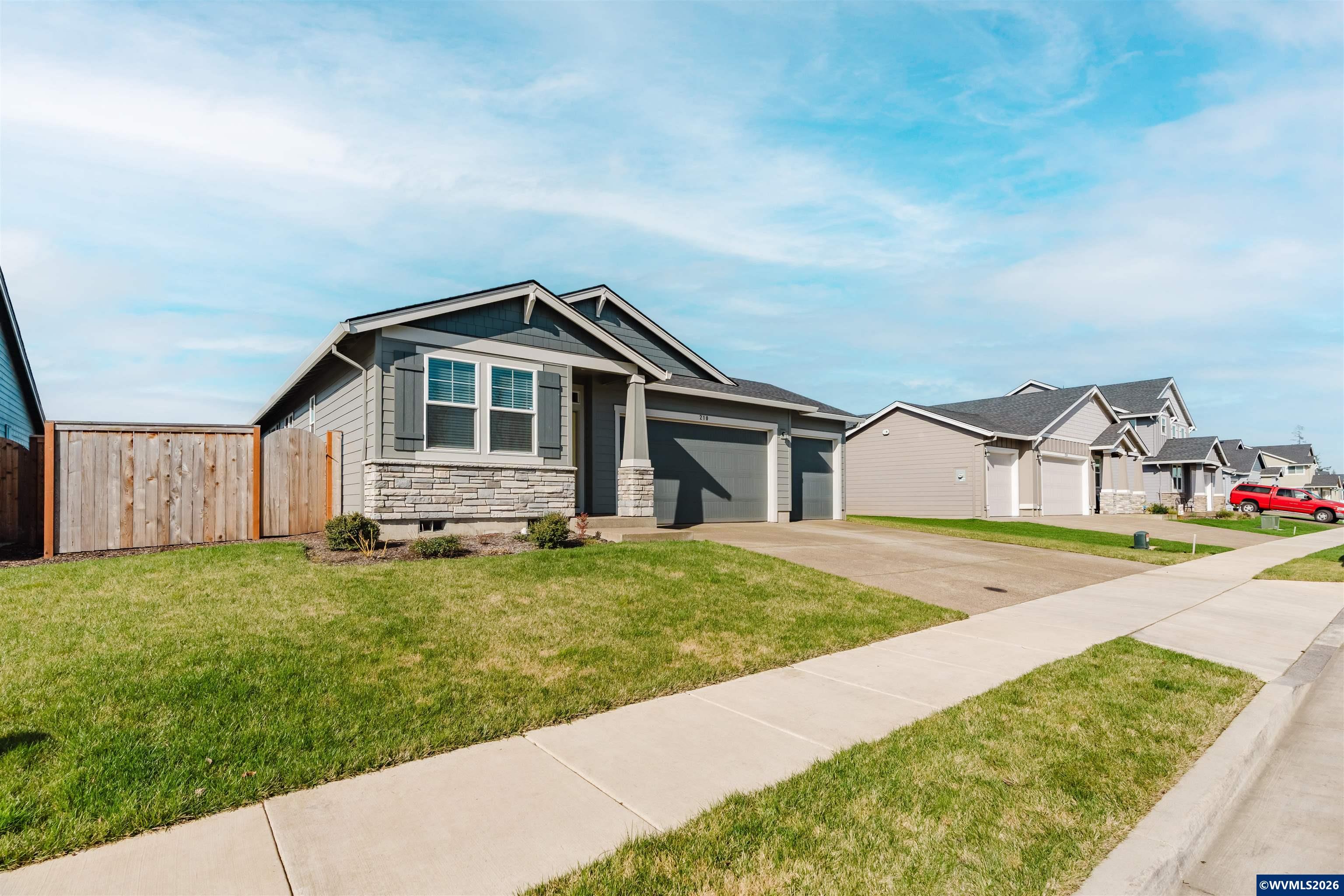 210 Walnut Street Mount Angel, OR 97362 - Photo 3 of 46