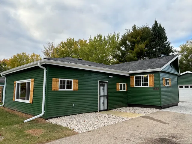 $189,900 | 810 8th Alley, Crivitz, WI 54114