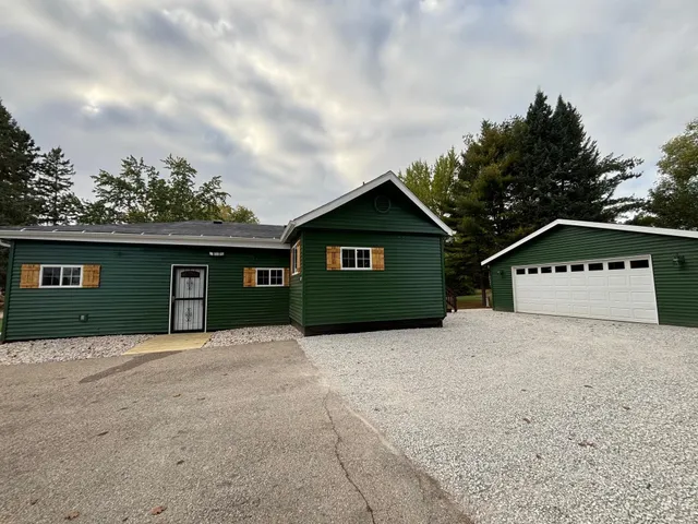 $189,900 | 810 8th Alley, Crivitz, WI 54114