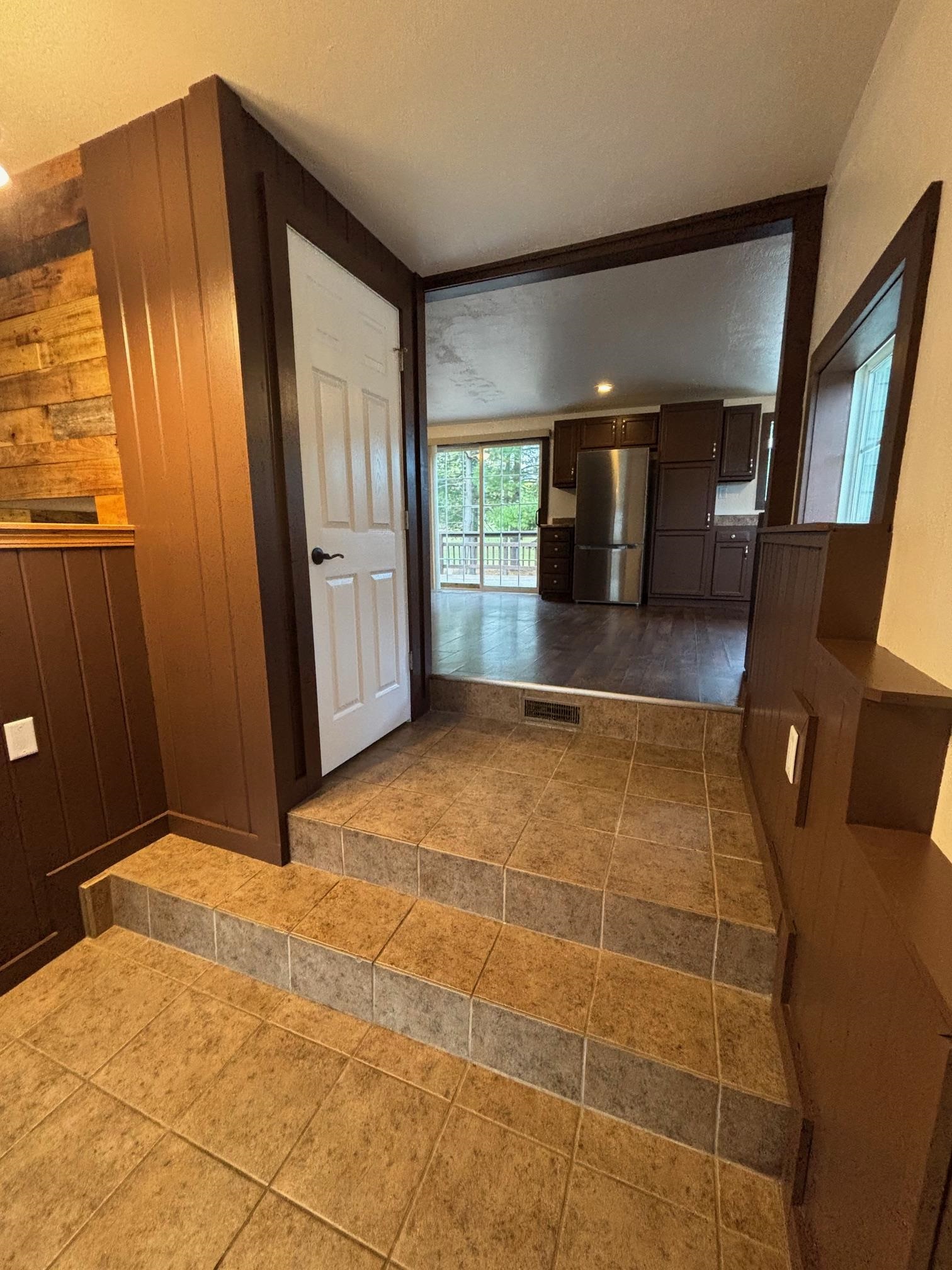 810 8th Alley Crivitz, WI 54114 - Photo 4 of 38