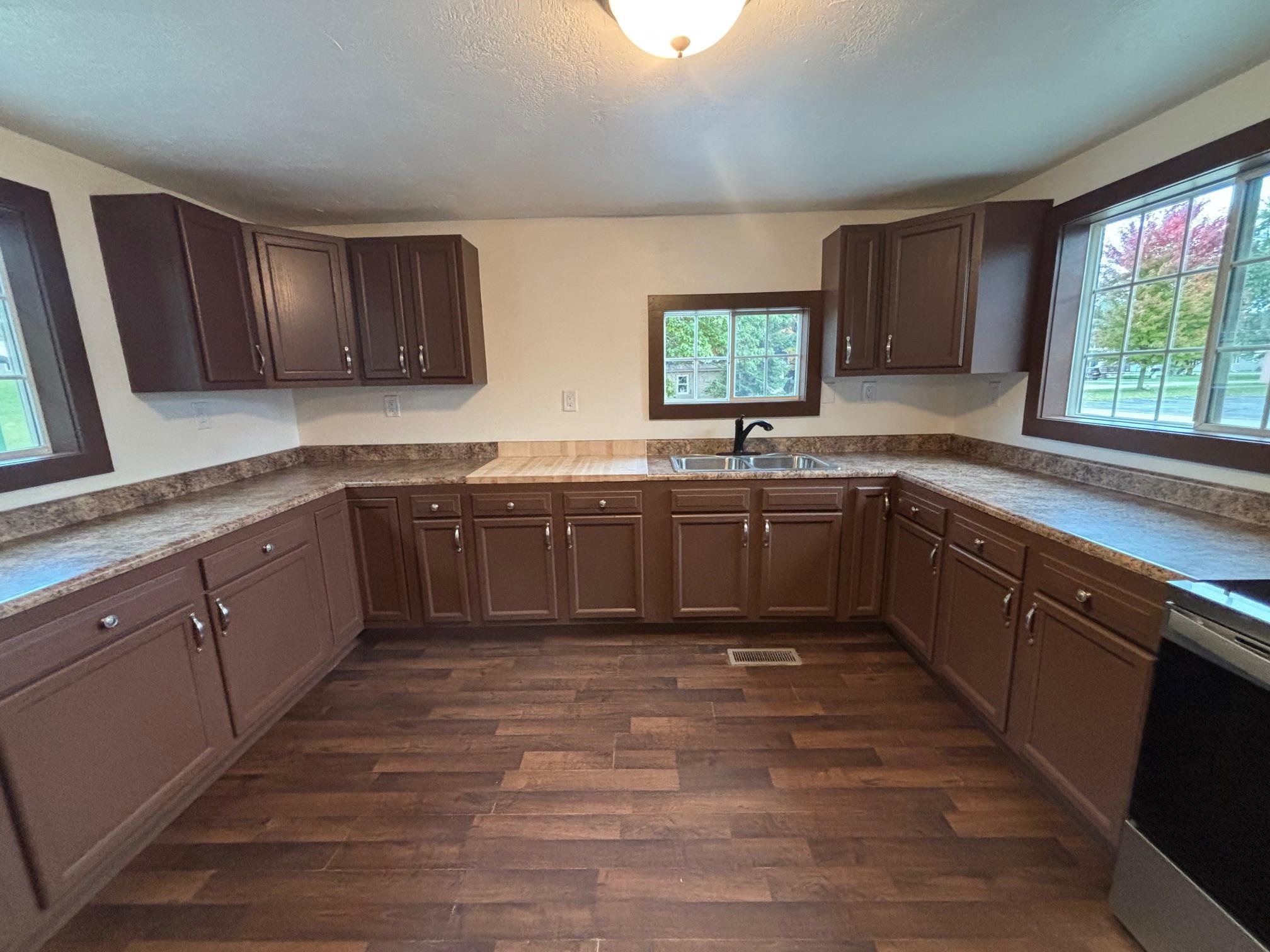 810 8th Alley Crivitz, WI 54114 - Photo 7 of 38