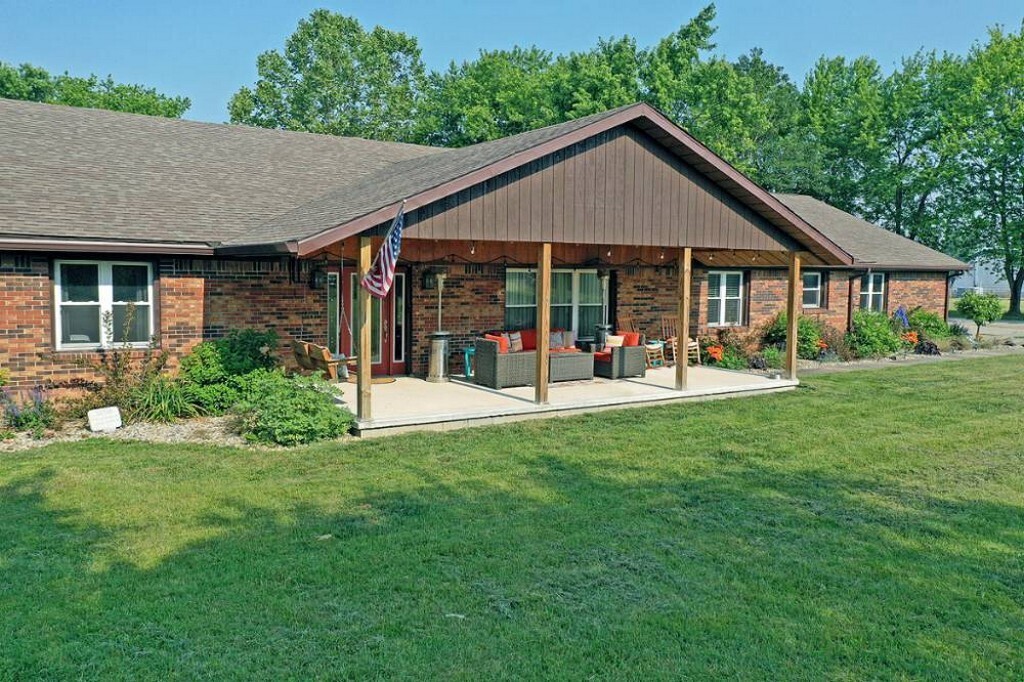 1449 South Clark Road Shelbyville, IN 46176 - Photo 2 of 42