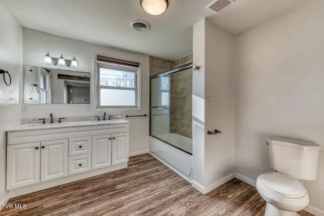 $369,000 | 1956 Enterprise Road, Piney Flats, TN 37686