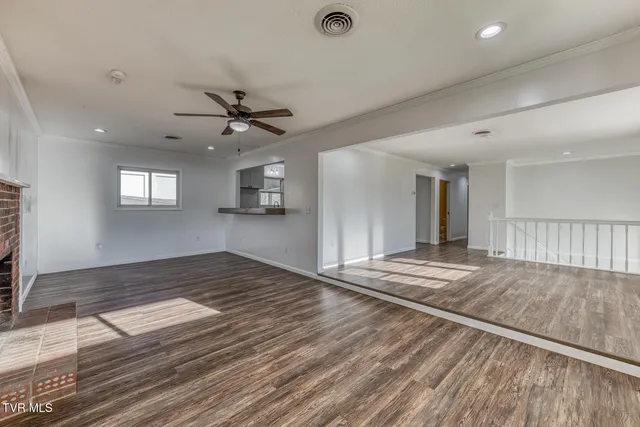 $369,000 | 1956 Enterprise Road, Piney Flats, TN 37686