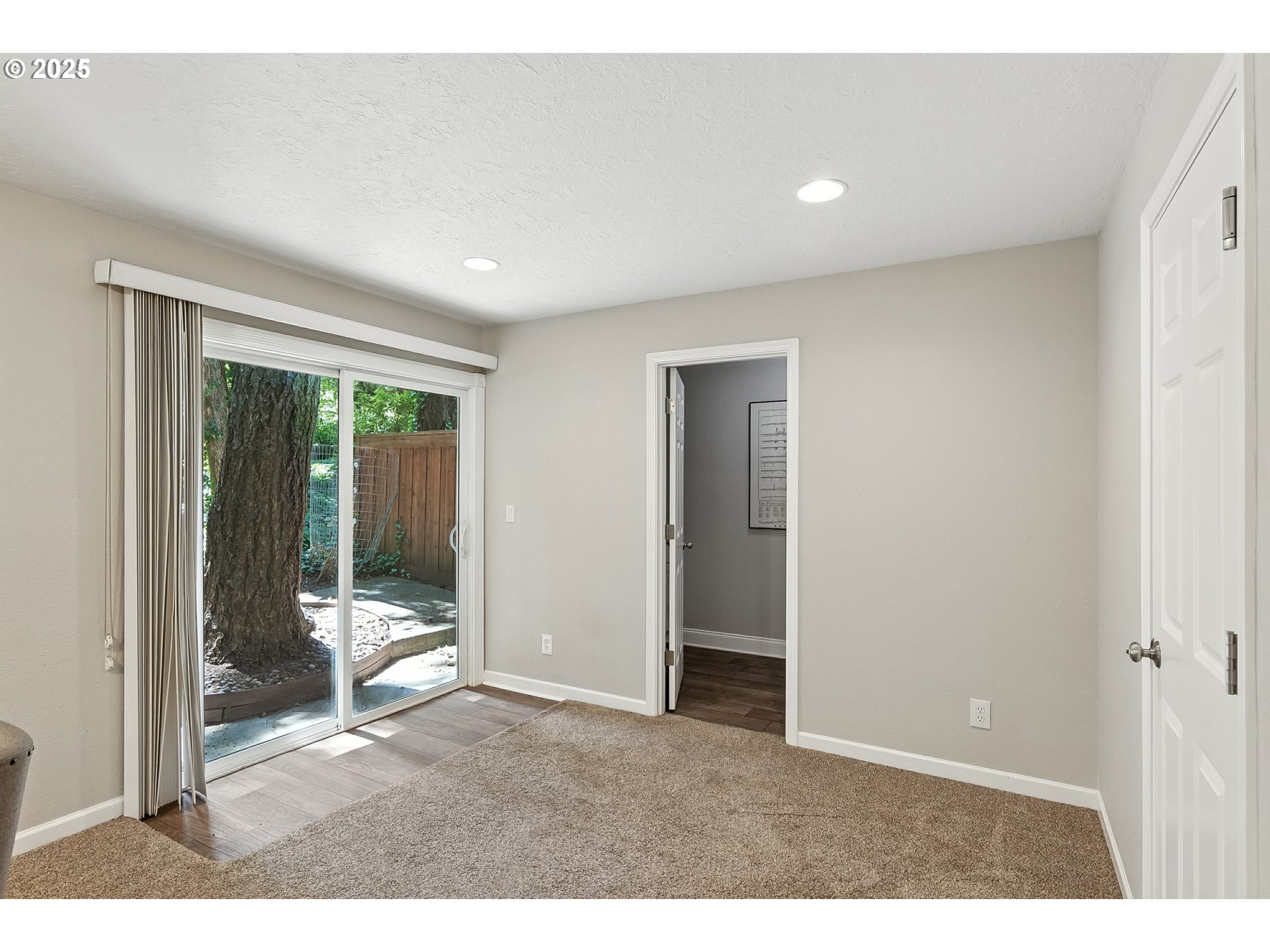 4718 Southwest Miles Court Portland, OR 97219 - Photo 12 of 34 Duplex