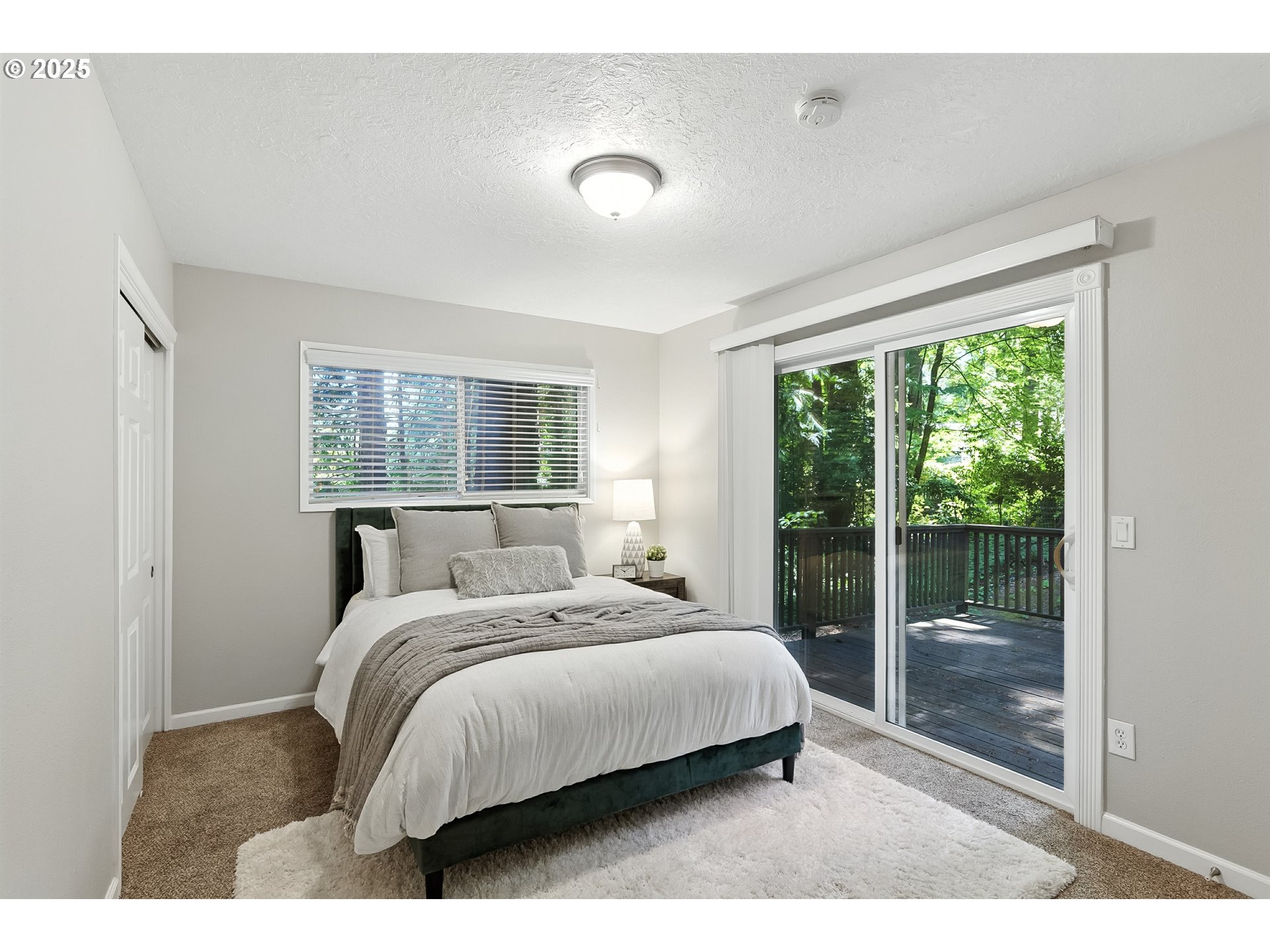 4718 Southwest Miles Court Portland, OR 97219 - Photo 14 of 34 Duplex