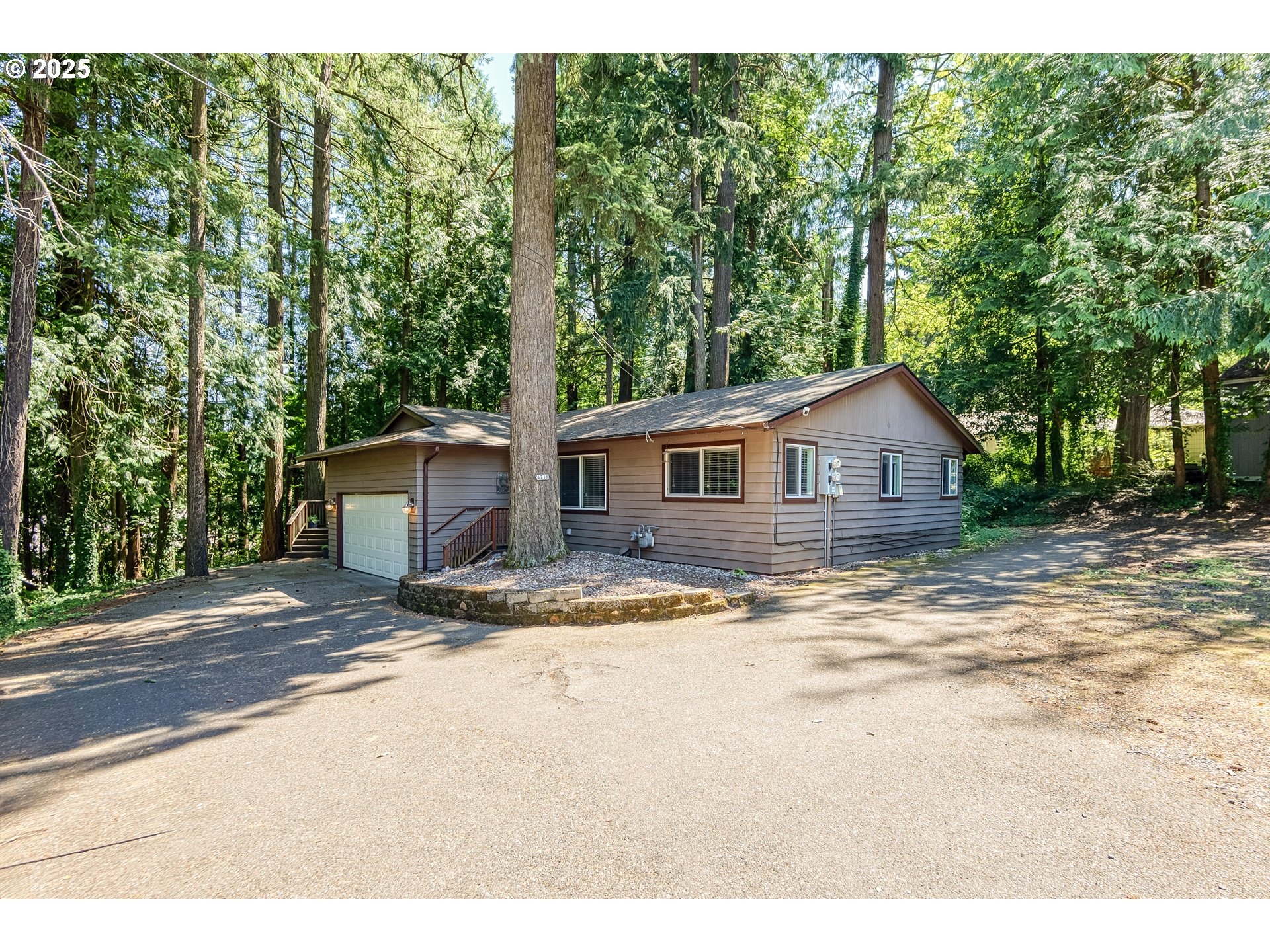 4718 Southwest Miles Court Portland, OR 97219 - Photo 3 of 34 Driveway