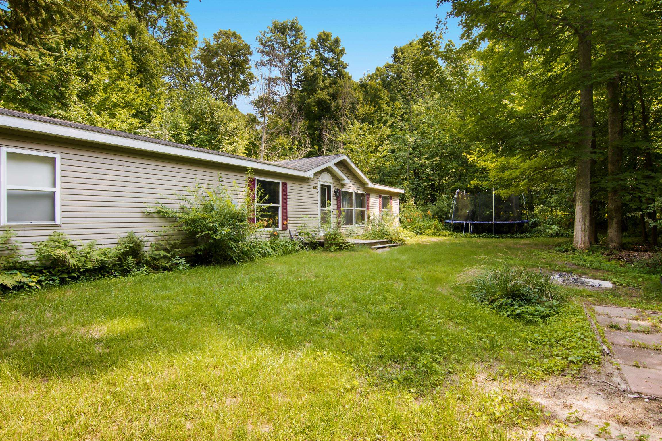 2783 Lake Ann Road Interlochen, MI 49643 - Photo 4 of 30 1949220-1739caaf-c961-4989-8424-12c249db7ed4.JPG
