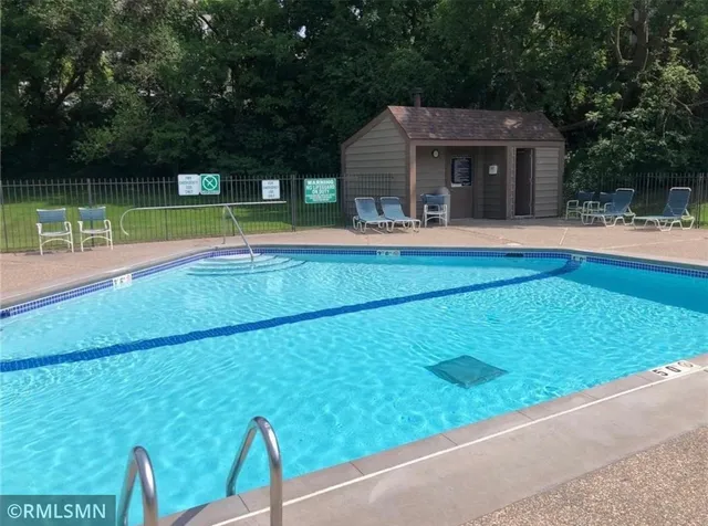 $1,500 | 7301 West 101st Street, Unit 312, Bloomington, MN 55438