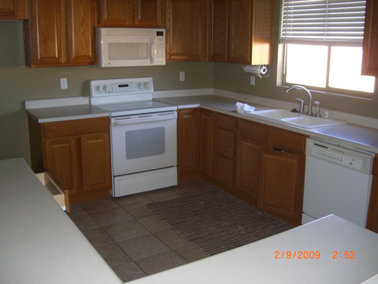 11199 Fiesta Court Goodyear, AZ 85338 - Photo 4 of 4 KITCHEN