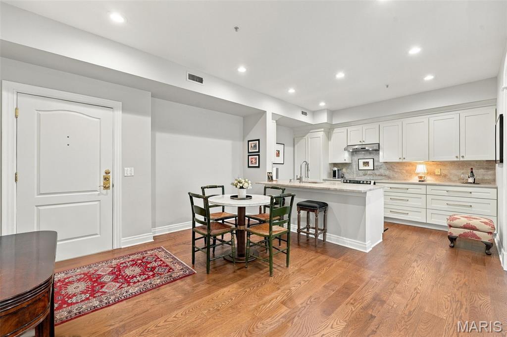 750 South Hanley Road, Unit 470 St. Louis, MO 63105 - Photo 9 of 34 Gallery Image 9