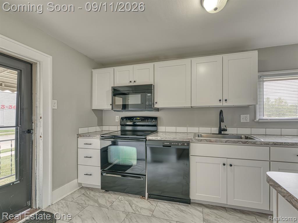 338 Goddard Road Wyandotte, MI 48192 - Photo 6 of 28 Gallery Image 6