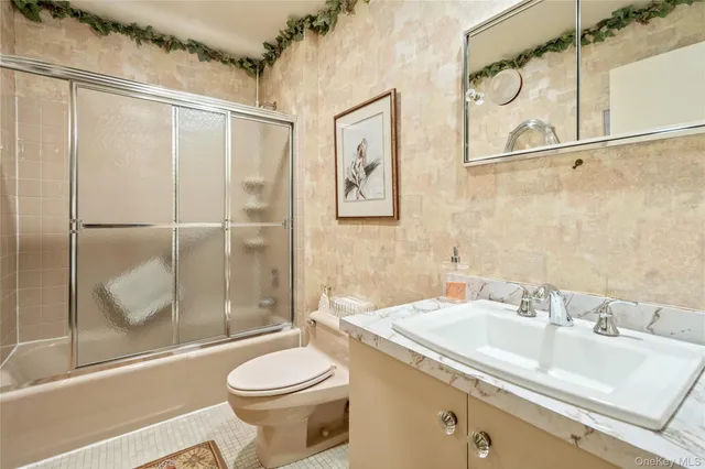 $1,325,000 | 117 Eagles Crescent, Manhasset, NY 11030