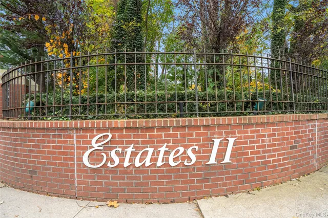 $1,325,000 | 117 Eagles Crescent, Manhasset, NY 11030