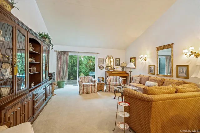 $1,325,000 | 117 Eagles Crescent, Manhasset, NY 11030