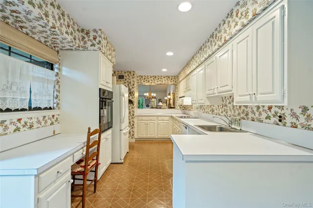 $1,325,000 | 117 Eagles Crescent, Manhasset, NY 11030