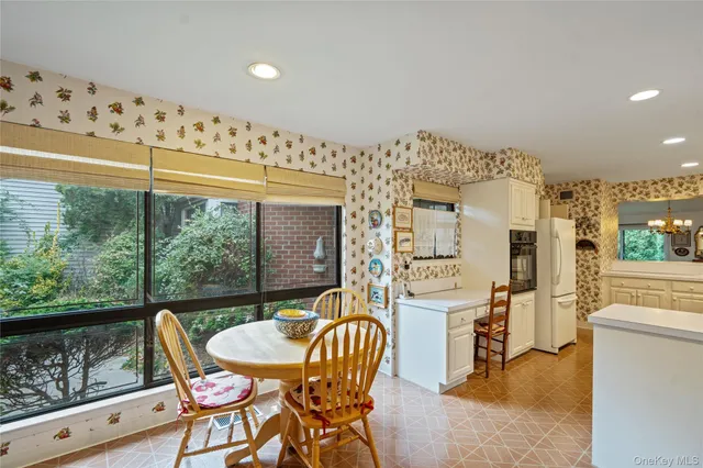 $1,325,000 | 117 Eagles Crescent, Manhasset, NY 11030