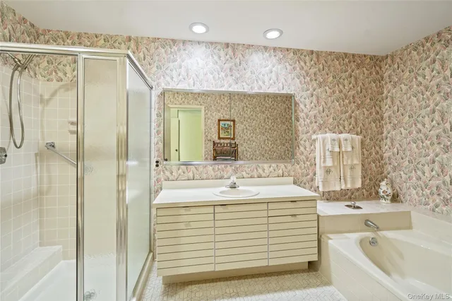 $1,325,000 | 117 Eagles Crescent, Manhasset, NY 11030