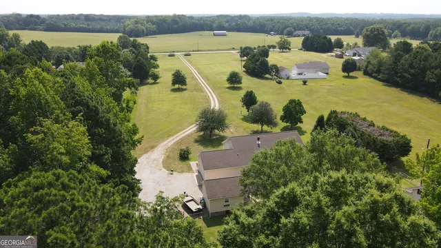 an aerial view of a house with outdoor space and lake view