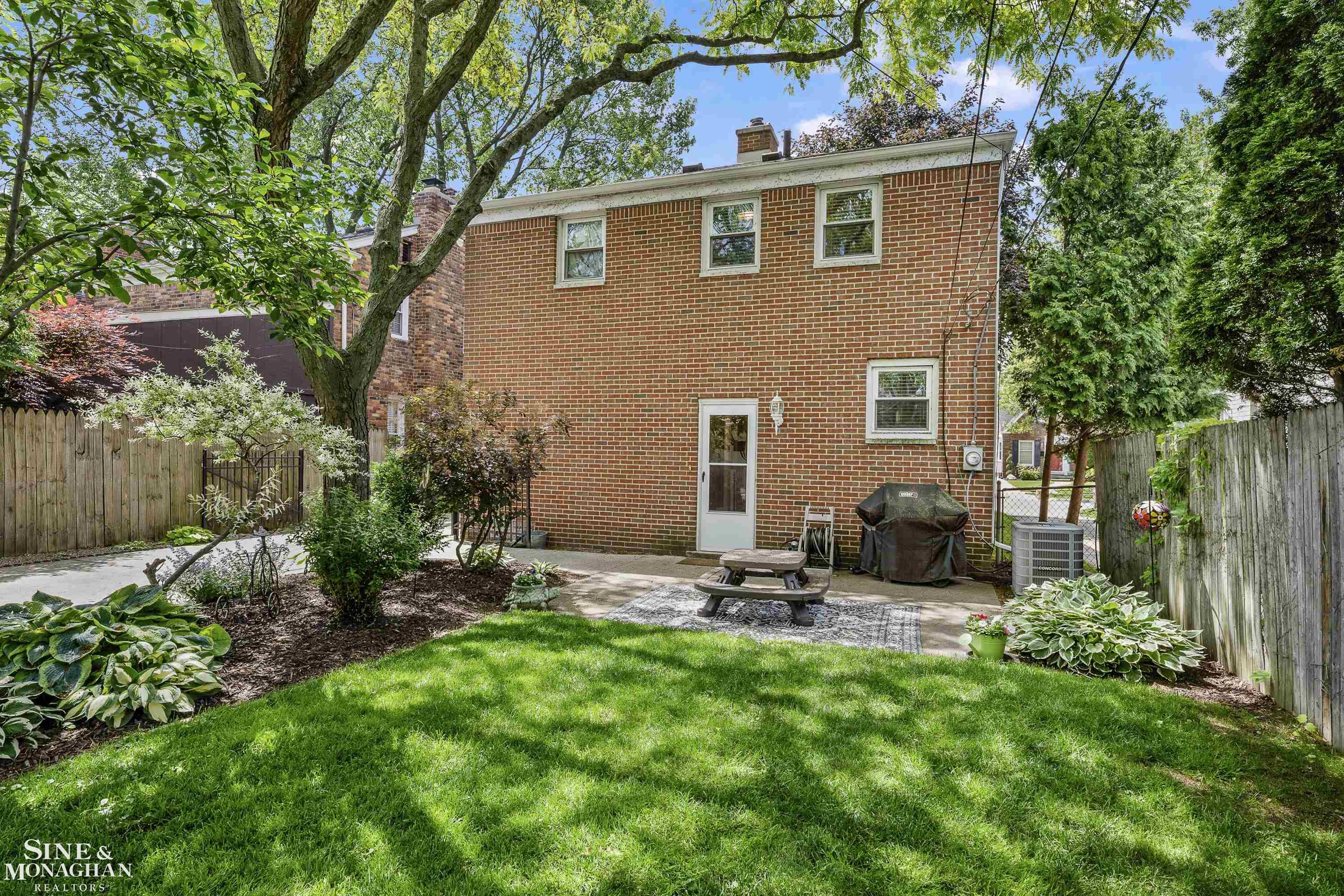1984 Lancaster Street Grosse Pointe Woods, MI 48236 - Photo 23 of 33