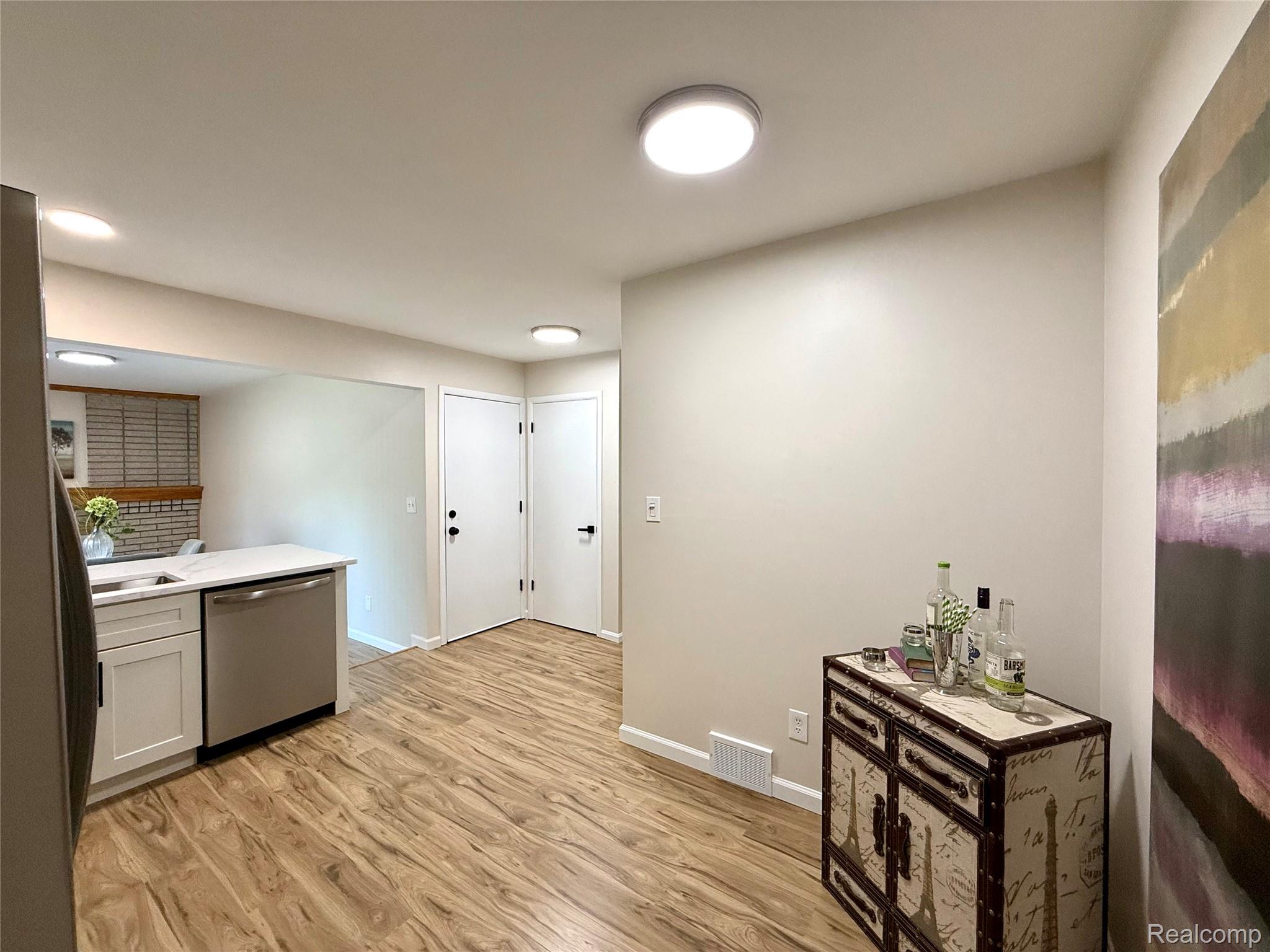 39909 Lynn Street Canton, MI 48187 - Photo 11 of 45 IMG_2983.jpeg